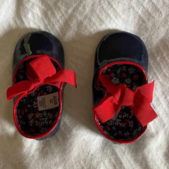NWOT Janie and Jack BABY PATENT BOW CRIB SHOE 12-18 MO - Picture 2 of 3